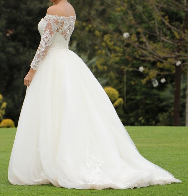 Vestido Novia 3 en 1. Sobrecola y mangas extraible