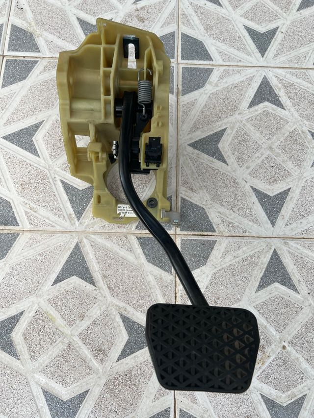 BMW e60 e61 pedal de freno /sensor de segunda mano por 30 EUR en Tarragona en WALLAPOP