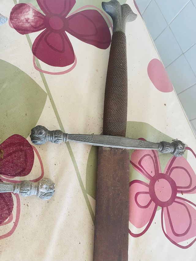 Espadas metal