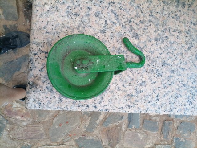 vecchia puleggia da pozzo