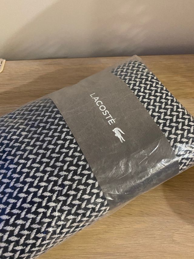 Mantita LACOSTE Nueva