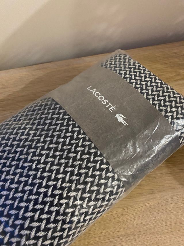 Mantita LACOSTE Nueva