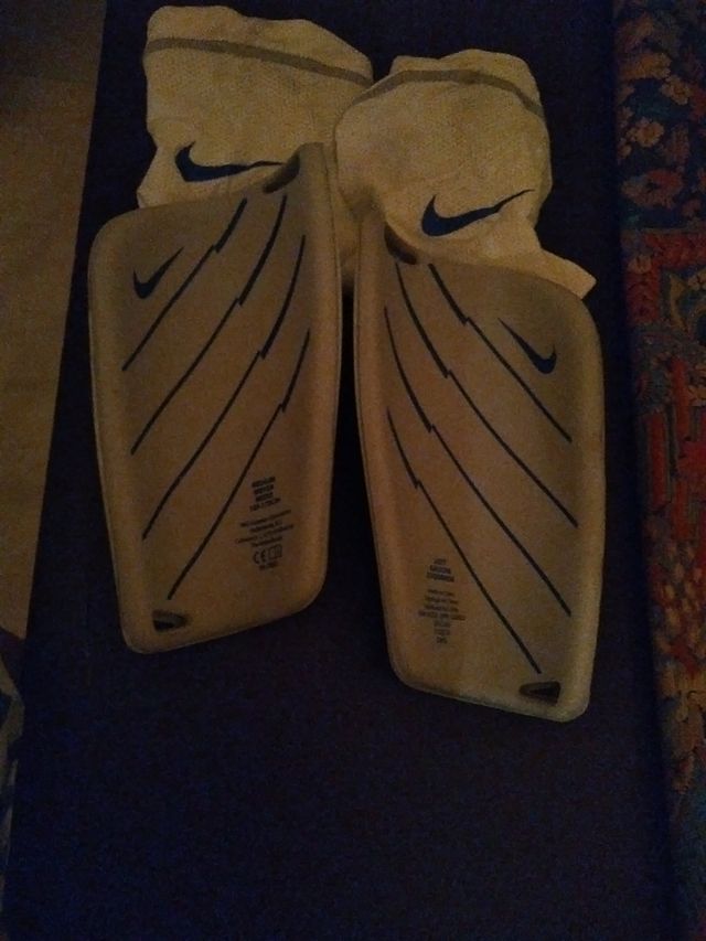 Espinilleras Mercurial Lite Nike Profesionales