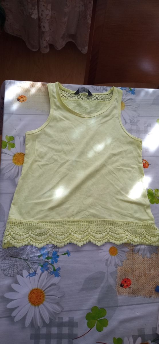 Top amarillo sin mangas de Primark