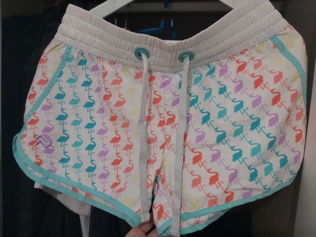 Pantalón corto estampado de Polinesia