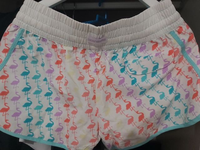 Pantalón corto estampado de Polinesia