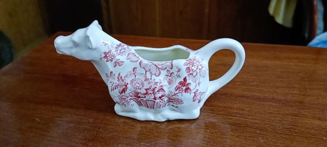 Lechera en porcelana inglesa 18x8 cm