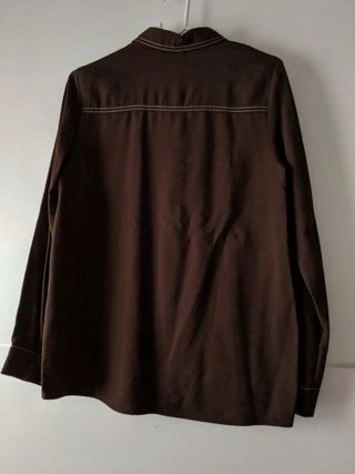 Zara. Camisa marrón pespuntes T. M 