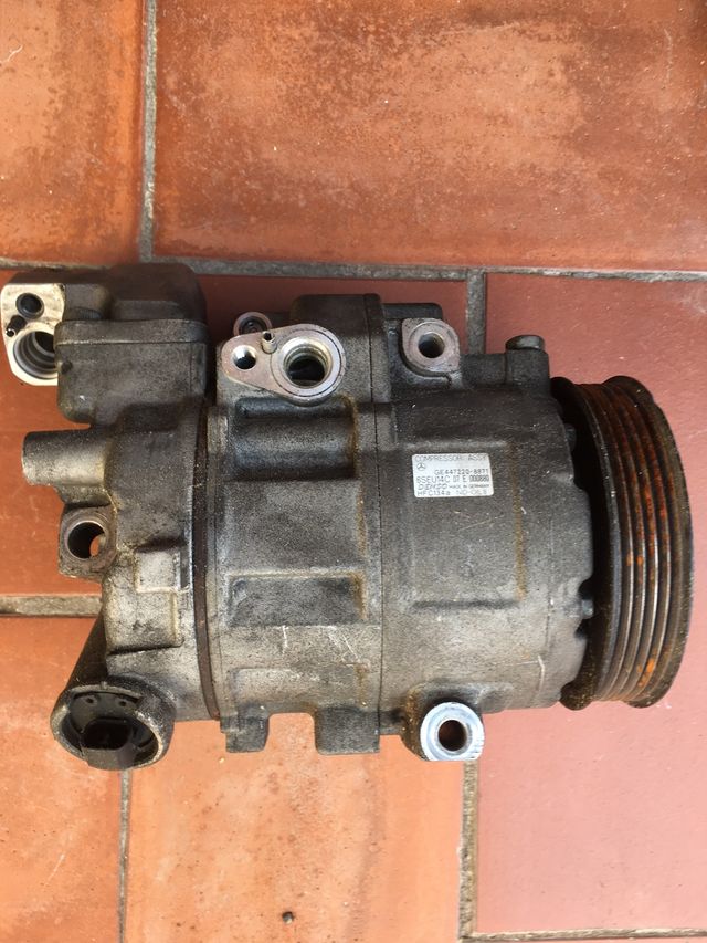 Compresor aire acondicionado Mercedes de segunda mano por 20 EUR en
