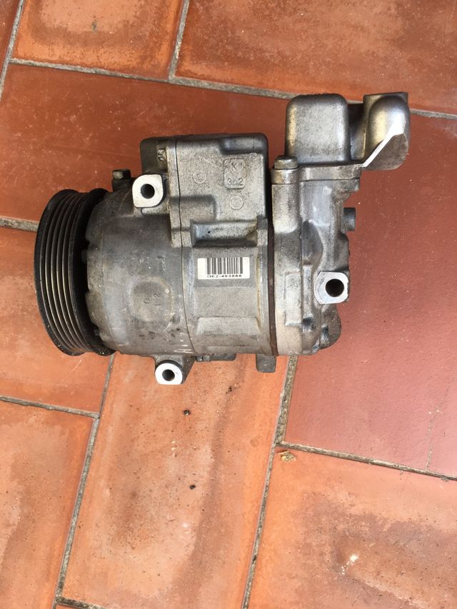 Compresor aire acondicionado Mercedes de segunda mano por 20 EUR en