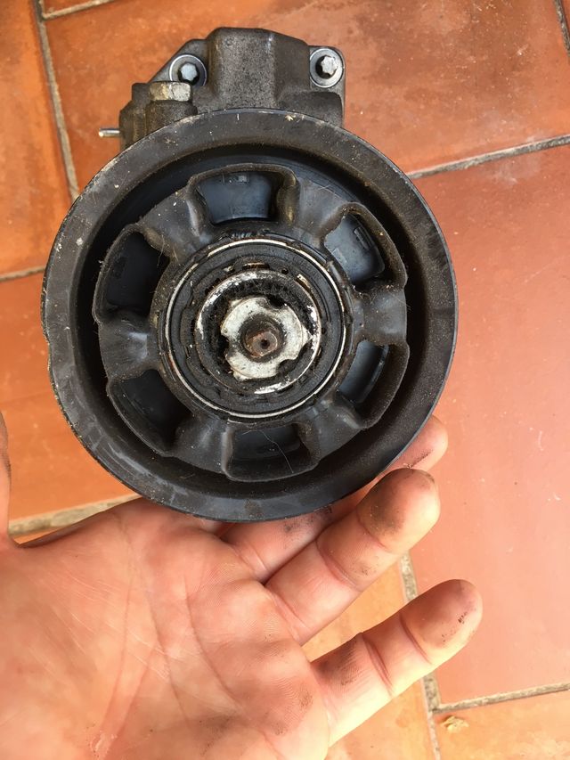 Compresor aire acondicionado Mercedes de segunda mano por 20 EUR en