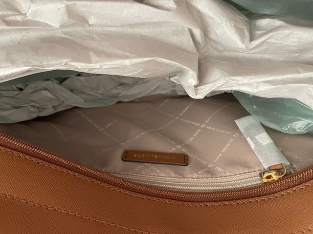 Bolso con etiqueta Michael Kors