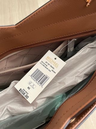 Bolso con etiqueta Michael Kors