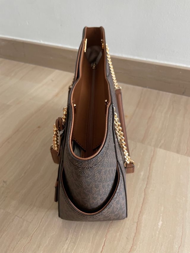 Bolso con etiqueta Michael Kors