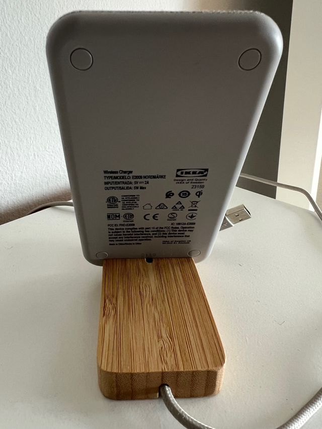 Cargador inalámbrico bambú