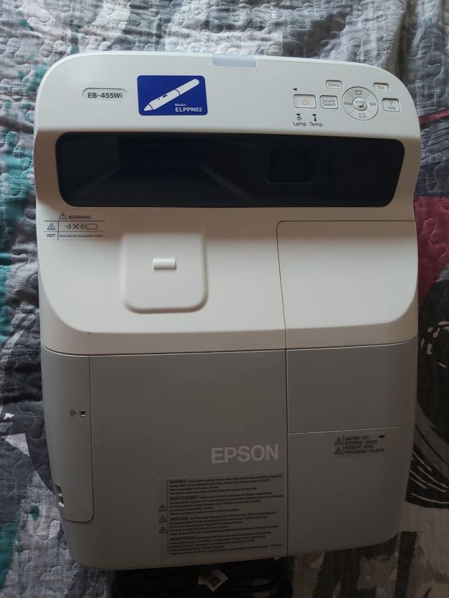 PROYECTOR EPSON + SOPORTE