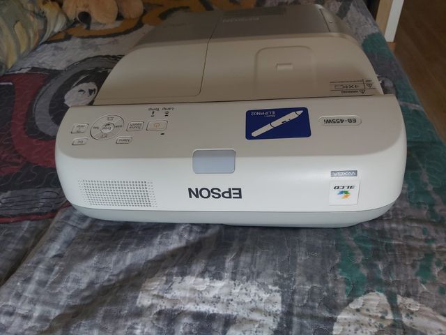 PROYECTOR EPSON + SOPORTE