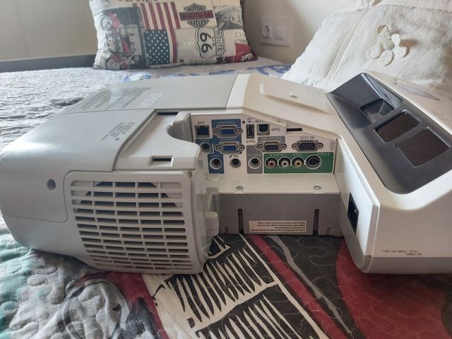 PROYECTOR EPSON + SOPORTE