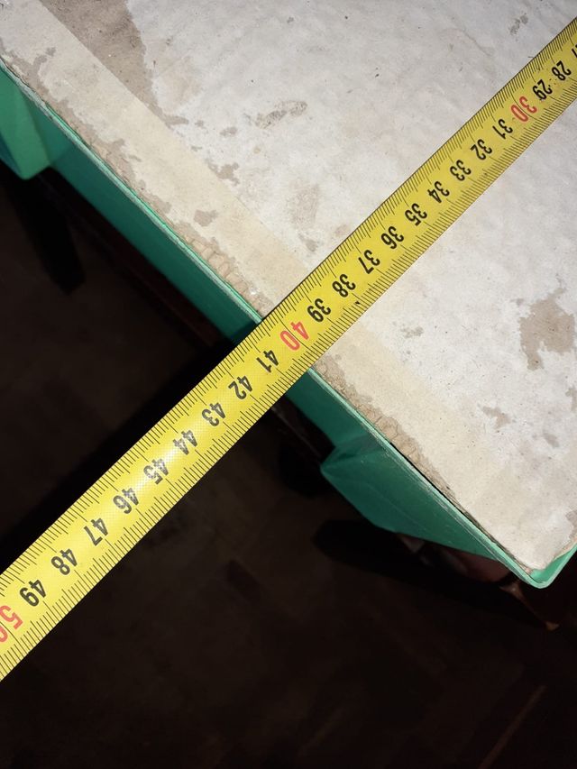 se vende Armario plastico muñecas años 70/80.leer.
