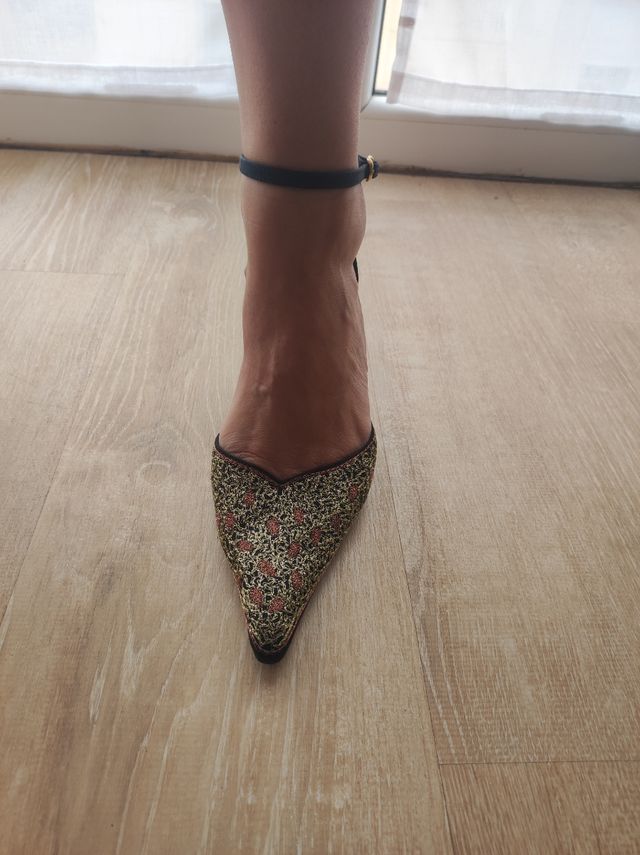 Zapatos de tacón Gino Vaello. Talla 39