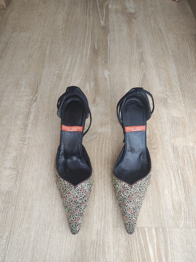 Zapatos de tacón Gino Vaello. Talla 39