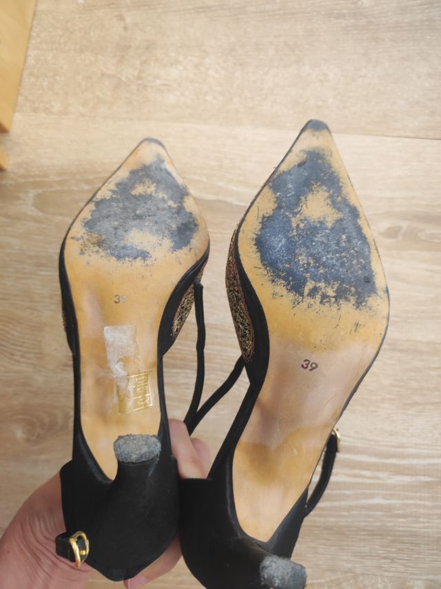 Zapatos de tacón Gino Vaello. Talla 39