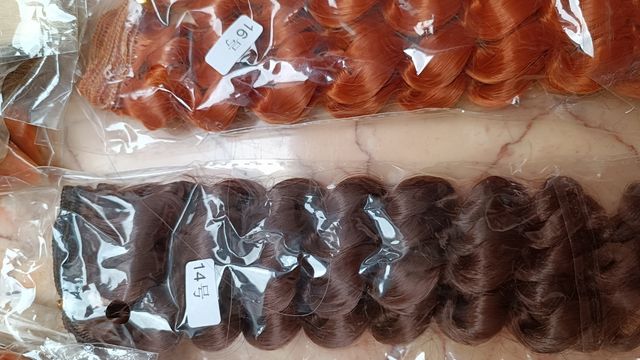 Pelo sintético para muñecas 
