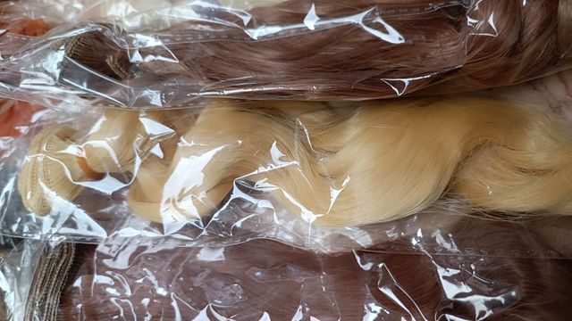 Pelo sintético para muñecas 