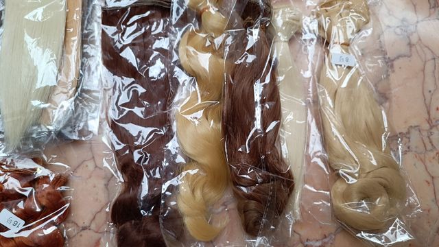 Pelo sintético para muñecas 