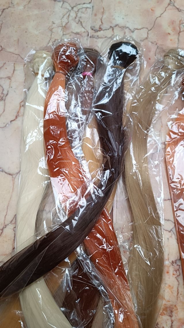 Pelo sintético para muñecas 