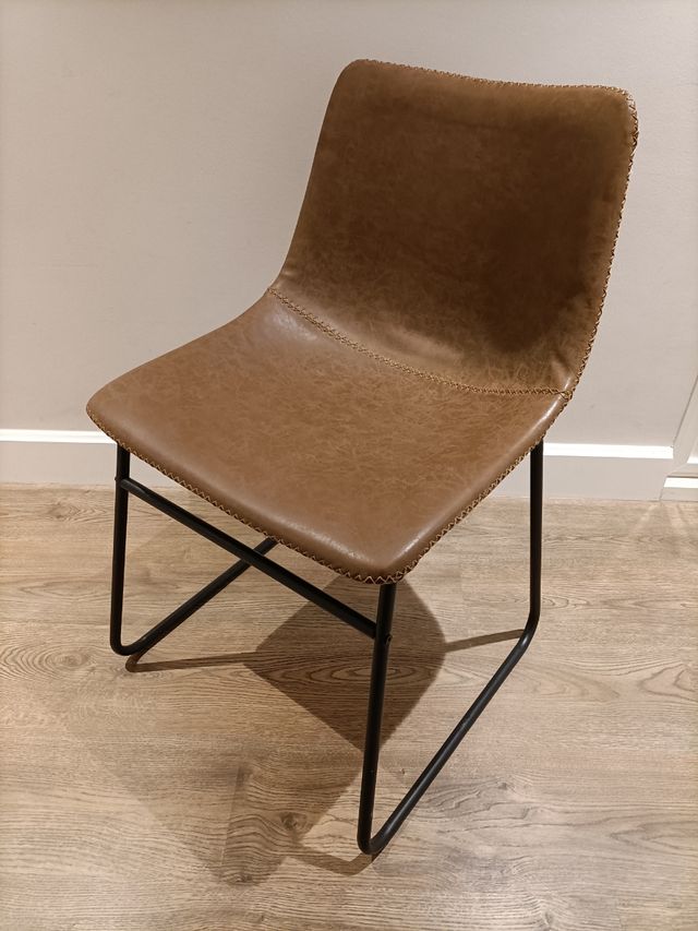 Silla de piel cosida