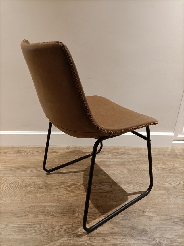 Silla de piel cosida