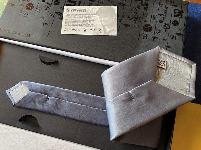 Corbata coreana de la diseñadora Kka Ma Jong