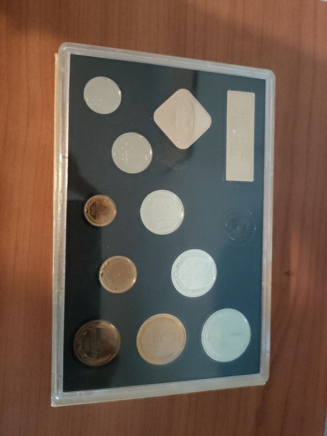 set di monete russe anno 1980 con contenitore