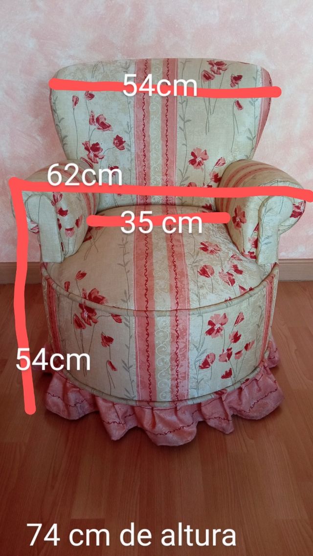 Conjunto butaca y escabel a juego.