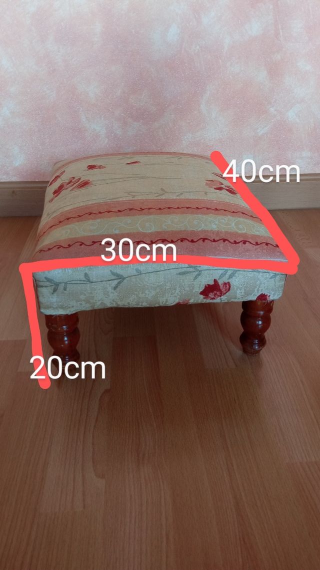 Conjunto butaca y escabel a juego.