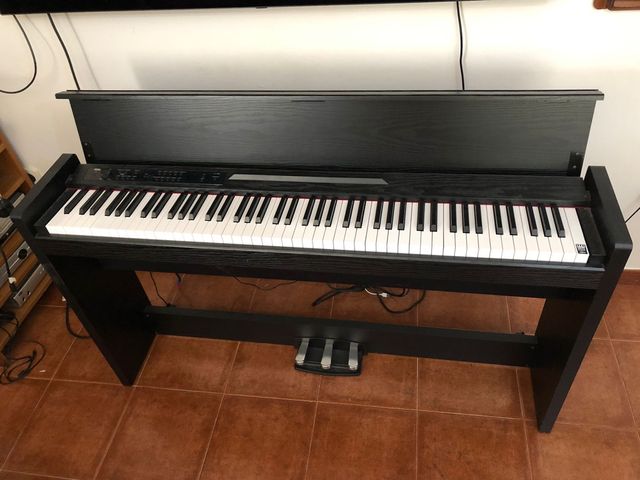 Piano Korh lp-380 y banco incluido