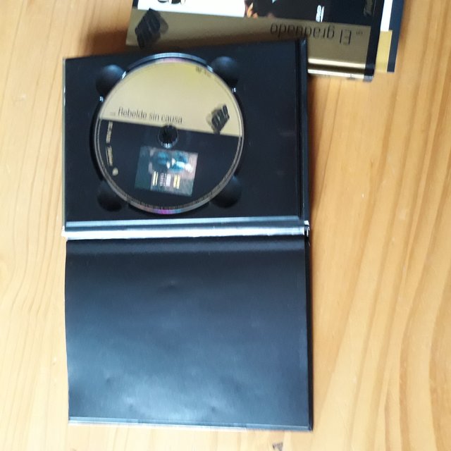 DVD libros Graduado y rebelde sin causa