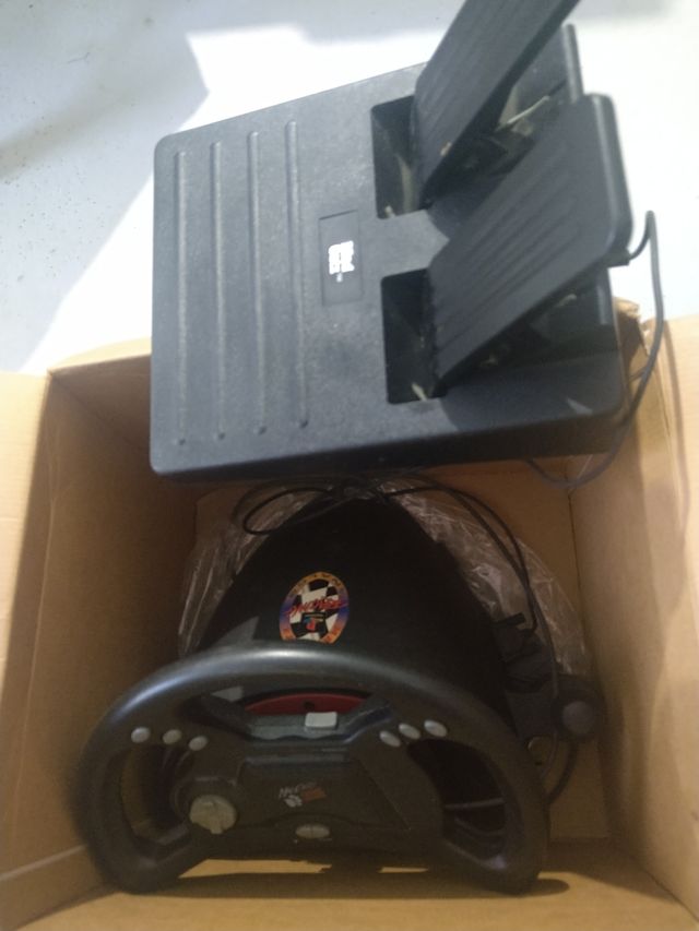 Play station 1 volante y pedales