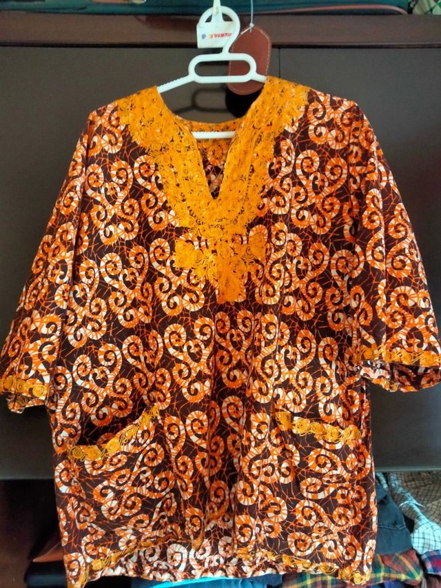 camisa africana con bordados