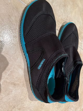 Zapatos de neopreno