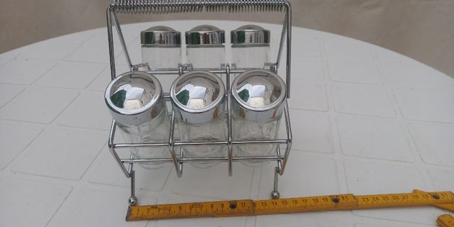 Jarras, especiero, fuente.