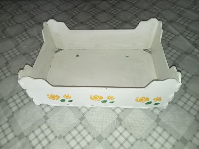 Caja decorada a mano