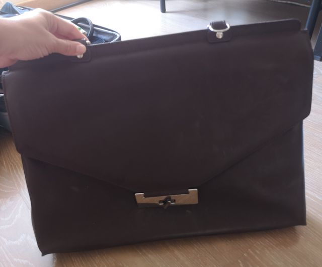 valigetta marrone per documenti