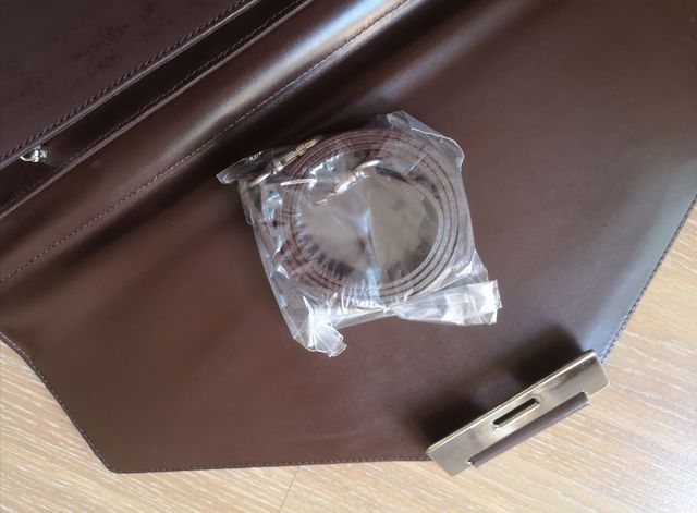 valigetta marrone per documenti