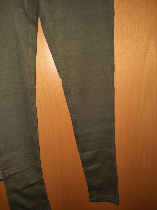 Pantalones leggings verde caqui a estrenar