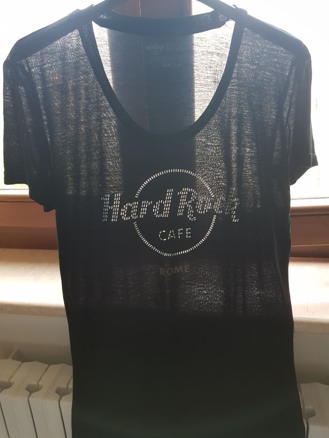 T-shirt donna Hard Rock Cafe nera.