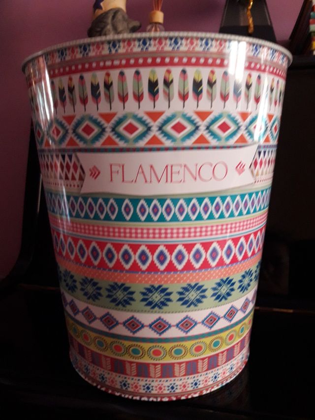 PAPELERA Y PORTA LÁPICES