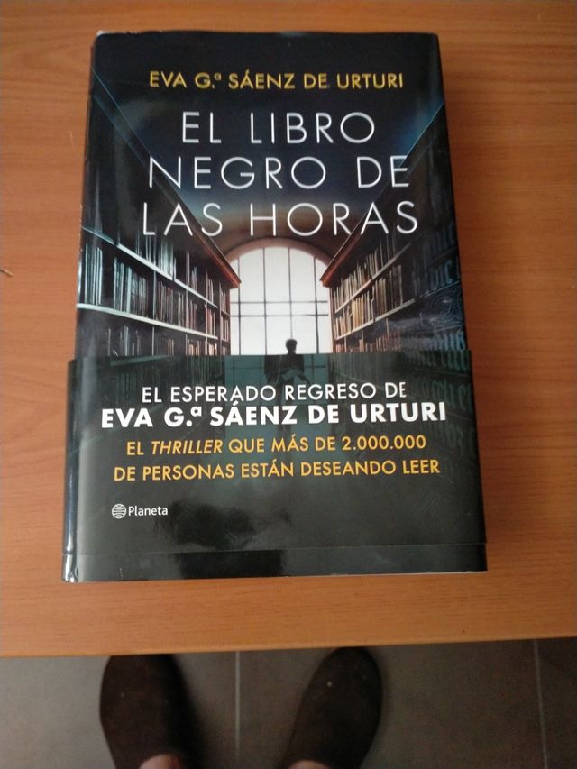 Eva Sáenz de Urturi. El Libro Negro de las Horas. de segunda mano por 11 EUR en Málaga en WALLAPOP