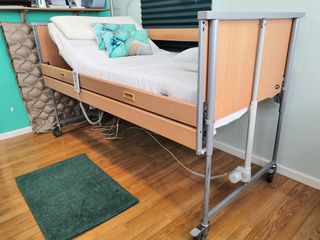 Cama eléctrica articulada elevable